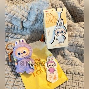 Official Popmart Pin For Love Labubu Symbol ?